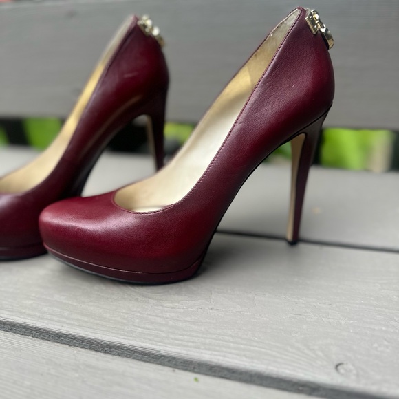 Maroon Michael Kors leather platform pumps - Picture 7 of 8